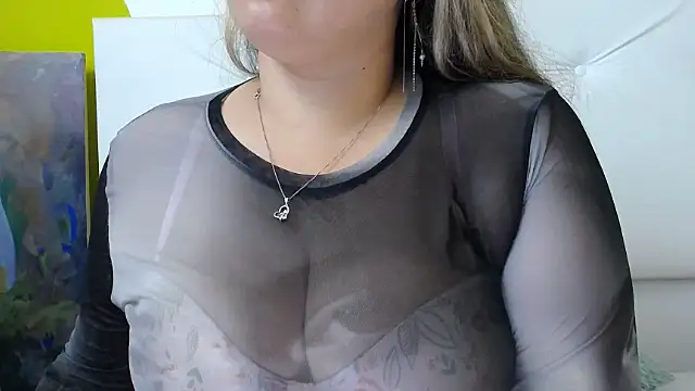 LinaBrowm online show from February 12, 2025, 7:45 pm