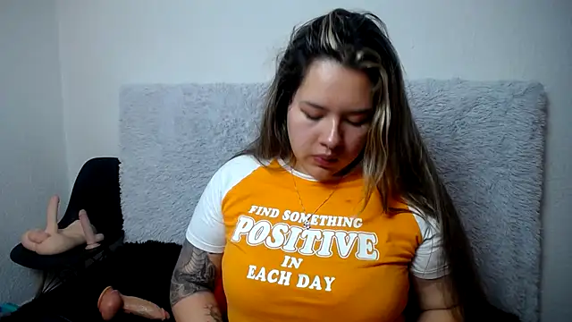 LinaBrowm online show from March 5, 2025, 2:14 am