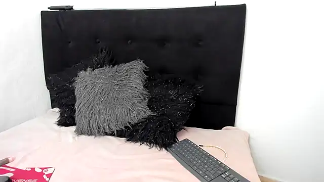 LinaBrowm online show from September 21, 2025, 1:13 pm