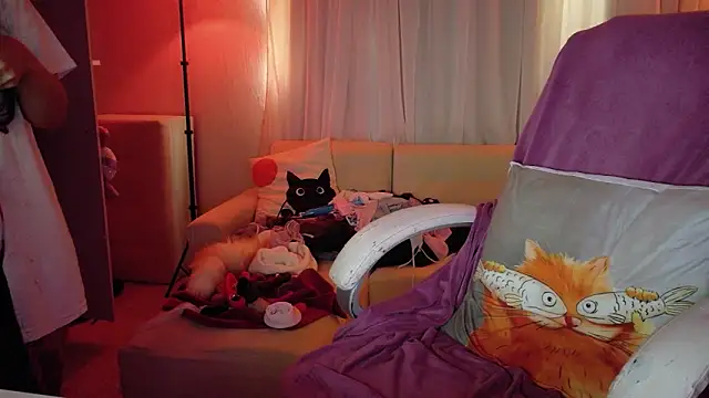 AllisonCatUwU online show from May 27, 2026, 2:58 pm
