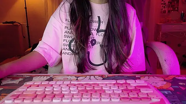 AllisonCatUwU online show from June 17, 2026, 4:08 pm