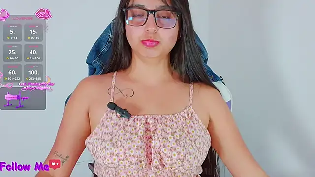 scarlleth  online show from February 12, 2026, 1:17 pm