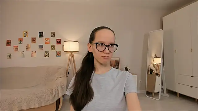 BettyBrowni online show from March 12, 2025, 4:13 pm