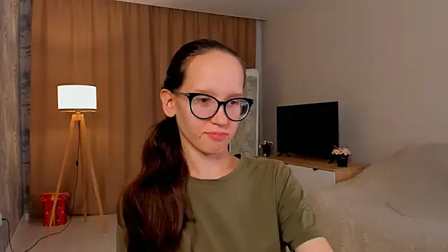 BettyBrowni online show from September 19, 2025, 4:07 pm