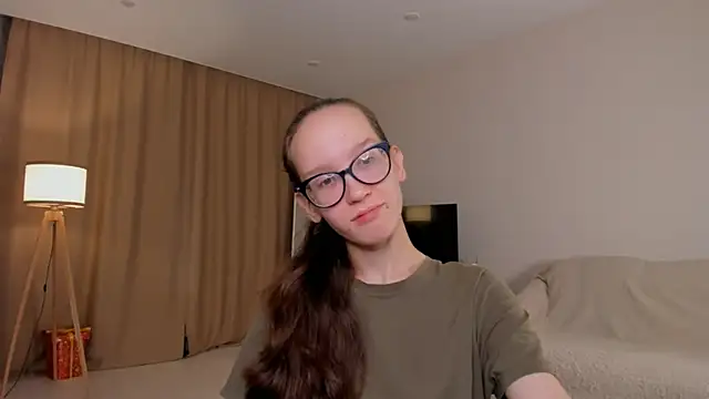 BettyBrowni online show from October 1, 2025, 4:13 pm