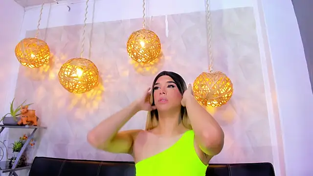 victoria aleia  online show from February 4, 2025, 8:28 pm