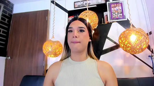 victoria aleia  online show from October 29, 2025, 9:38 pm