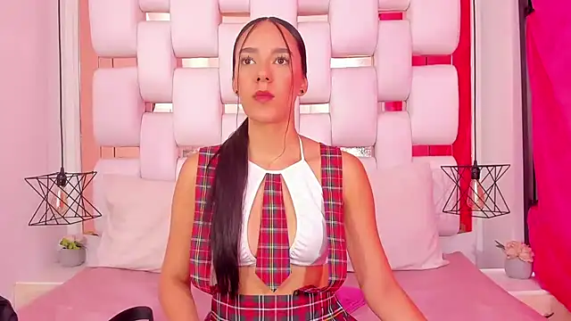 EmmyCruzZ online show from November 30, 2025, 6:23 pm