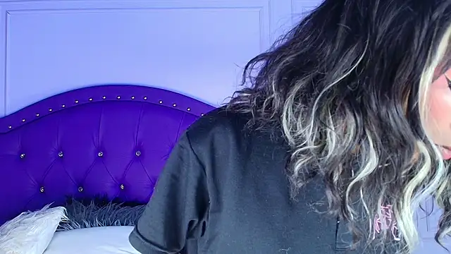 Snapshot of sarah_banks1 chatting on June 25, 2026, 11:04 am sarah banks1 online show from June 25, 2026, 11:04 am