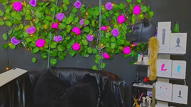 Sweett Mollyy online show from July 7, 2026, 4:22 pm