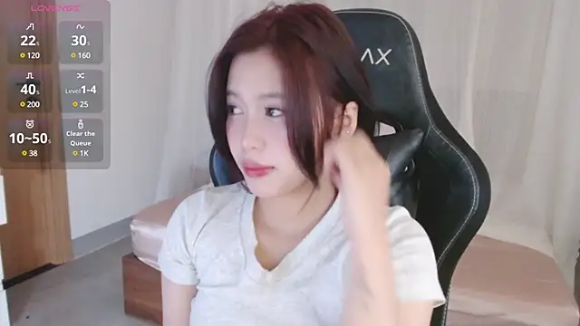 Lin SiYee online show from March 9, 2025, 1:46 am