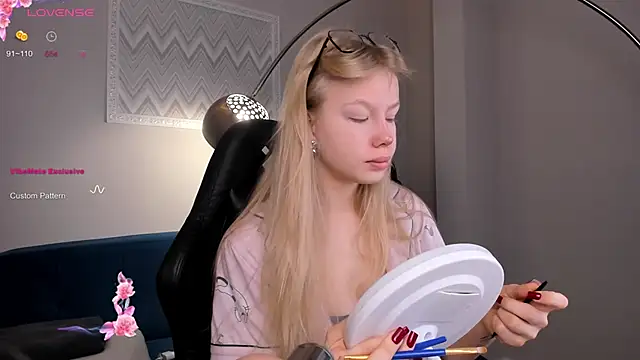 Sarra Cooper online show from December 11, 2024, 1:05 am