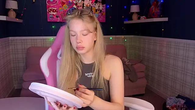 Sarra Cooper online show from December 25, 2024, 1:10 am