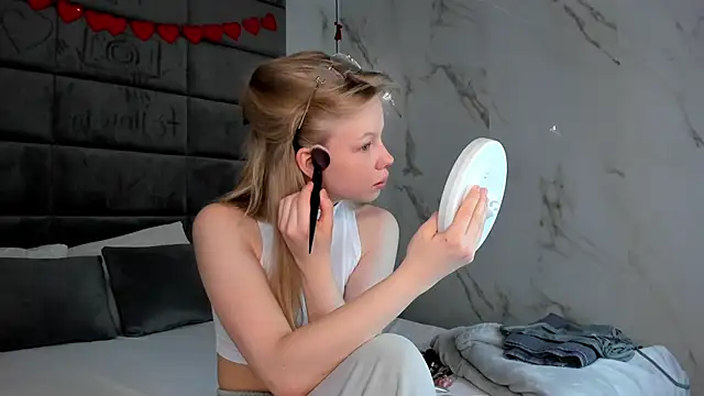 Sarra Cooper online show from March 20, 2025, 1:13 am