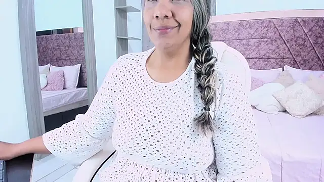  Lakshmi hotx online show from January 30, 2025, 12:06 pm