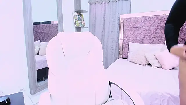  Lakshmi hotx online show from February 6, 2025, 11:54 am