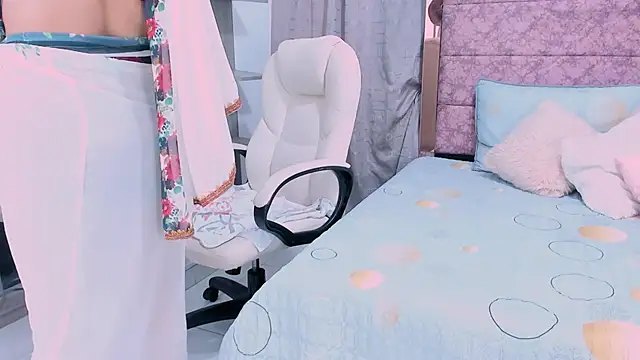  Lakshmi hotx online show from February 17, 2025, 12:16 pm