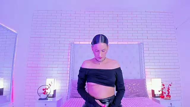 Coco Balenciaga  online show from March 25, 2026, 11:49 am