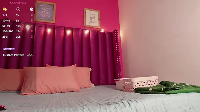 littleebluee online show from September 17, 2025, 3:08 am