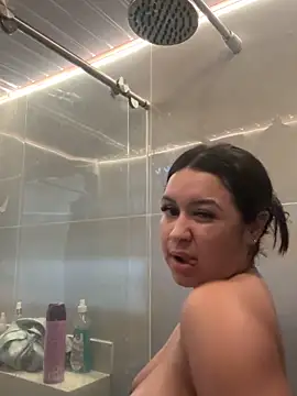 Pretty Isadora online show from January 15, 2026, 8:45 pm