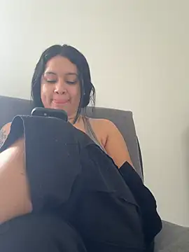 Pretty Isadora online show from March 1, 2026, 8:00 pm