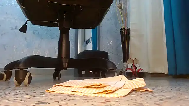 Samantabrown  online show from November 11, 2025, 11:21 am