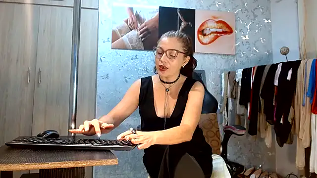 Samantabrown  online show from July 24, 2026, 11:19 am