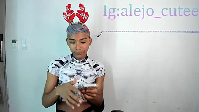 Snapshot of alejo_cute chatting on December 14, 2024, 8:18 pm alejo cute online show from December 14, 2024, 8:18 pm