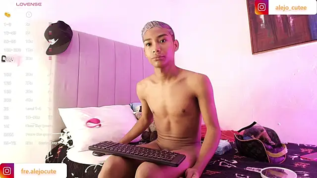 Snapshot of alejo_cute chatting on December 29, 2024, 1:49 pm alejo cute online show from December 29, 2024, 1:49 pm