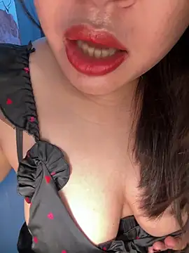 Snapshot of --Lyly-- chatting on May 18, 2026, 7:58 am --Lyly-- online show from May 18, 2026, 7:58 am