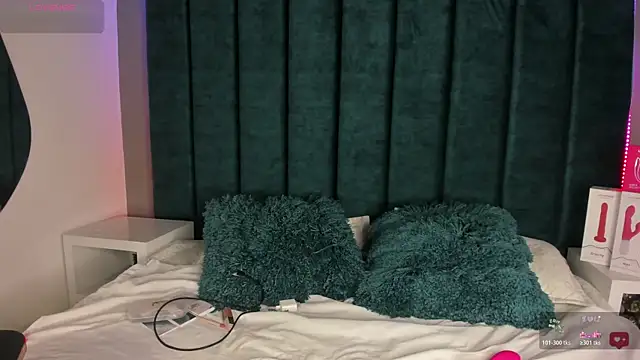 IsabellaGrey19 online show from November 7, 2025, 7:47 pm