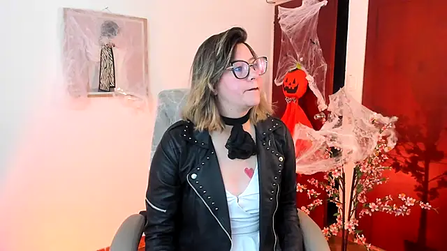 Snapshot of Chanelll_Taylorr_ chatting on October 11, 2025, 12:58 pm Chanelll Taylorr online show from October 11, 2025, 12:58 pm