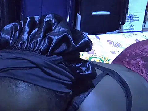 Adaline-Paris online show from December 20, 2025, 8:43 am