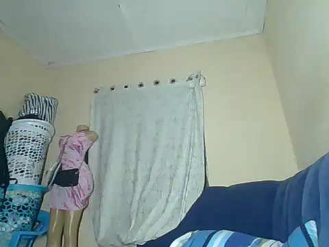 Snapshot of awino001 chatting on December 17, 2025, 9:54 pm awino001 online show from December 17, 2025, 9:54 pm