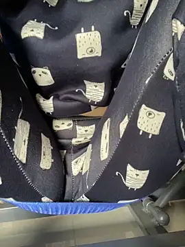 Milk Mom99 online show from November 6, 2025, 6:14 am