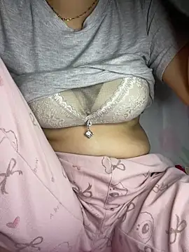 Milk Mom99 online show from December 19, 2025, 5:31 pm