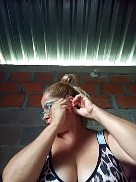 natally ross21 online show from October 2, 2025, 2:02 pm