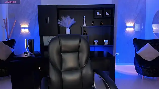 SamanthaKlein  online show from January 7, 2025, 3:24 am