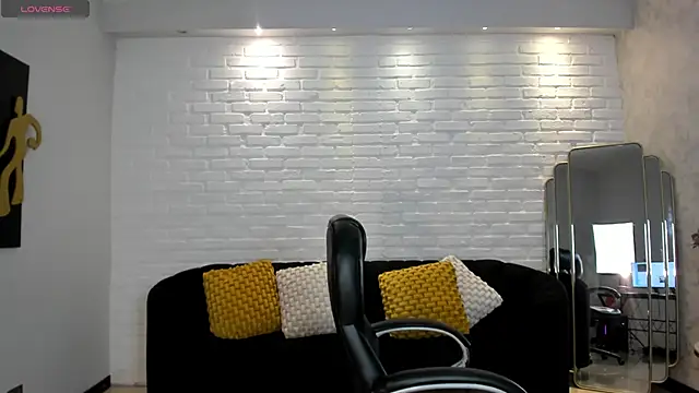 Snapshot of VictoriaMilan_ chatting on January 17, 2025, 8:22 pm VictoriaMilan online show from January 17, 2025, 8:22 pm