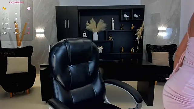 Snapshot of VictoriaMilan_ chatting on March 5, 2025, 9:37 pm VictoriaMilan online show from March 5, 2025, 9:37 pm