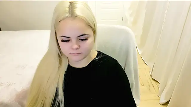 lovely-eyes online show from December 18, 2024, 10:24 pm