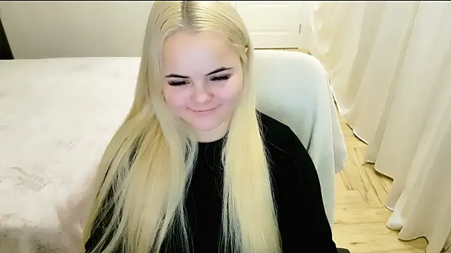 lovely-eyes online show from December 19, 2024, 8:13 pm