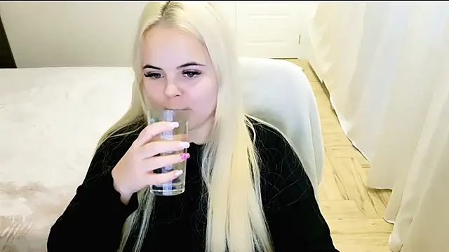 lovely-eyes online show from December 21, 2024, 6:30 am