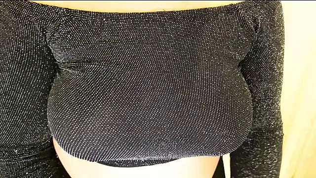 lovely-eyes online show from March 20, 2025, 10:40 pm