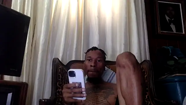 Snapshot of KingDerRico chatting on November 3, 2025, 4:19 pm KingDerRico online show from November 3, 2025, 4:19 pm