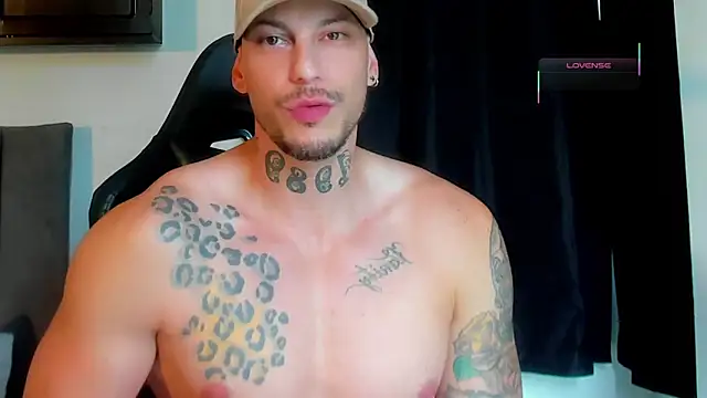 Snapshot of RickG_Oficial chatting on March 27, 2026, 9:14 pm RickG Oficial online show from March 27, 2026, 9:14 pm
