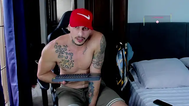 Snapshot of RickG_Oficial chatting on May 20, 2026, 8:48 pm RickG Oficial online show from May 20, 2026, 8:48 pm
