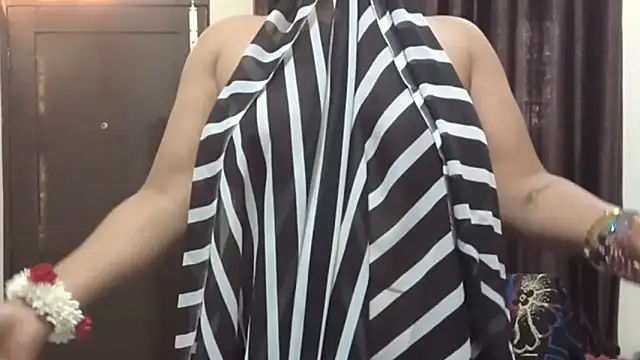 Gulaboo bhabi online show from February 25, 2025, 9:09 am