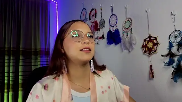 Zoe--khalL online show from June 17, 2026, 4:48 am