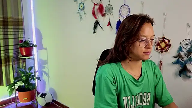 Zoe--khalL online show from June 24, 2026, 3:05 am